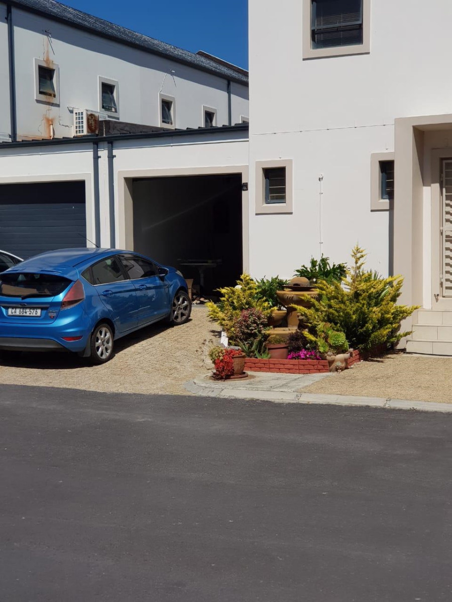 To Let 2 Bedroom Property for Rent in Burgundy Estate Western Cape